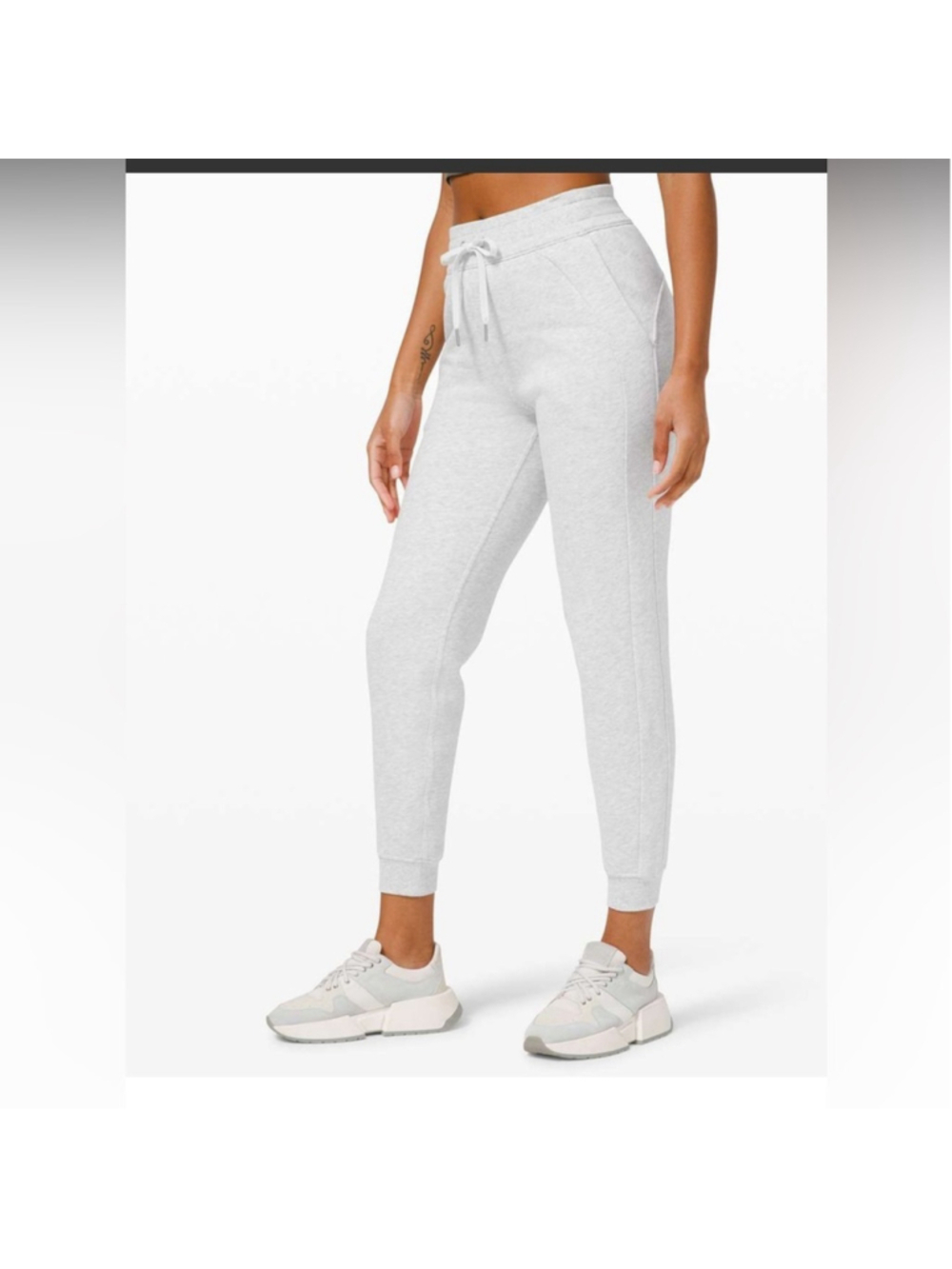 Lululemon Scuba High-Rise Jogger Fleece 28"
Heathered Core Ultra Light Grey sz 6